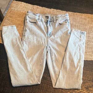 American Eagle Outfitters Light Gray Skinny Jeans